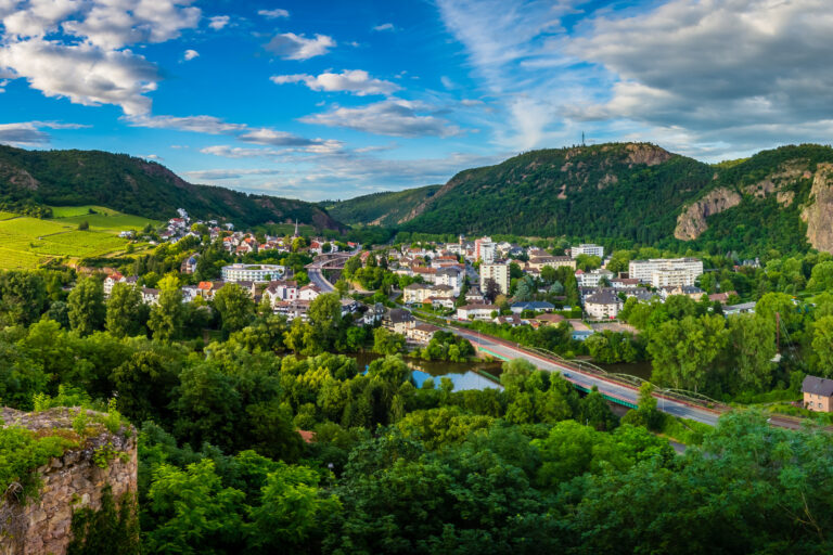 AdobeStock_114947090-Mobile